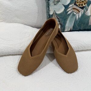 EUC Vivaia ‘Margot’ Square-Toe V-Cut Flats (Camel)